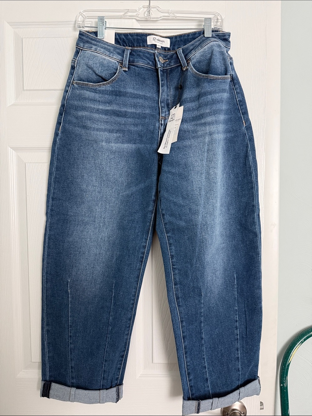 Relaxed barrel Jeans in Medium Blue — J21 Risen